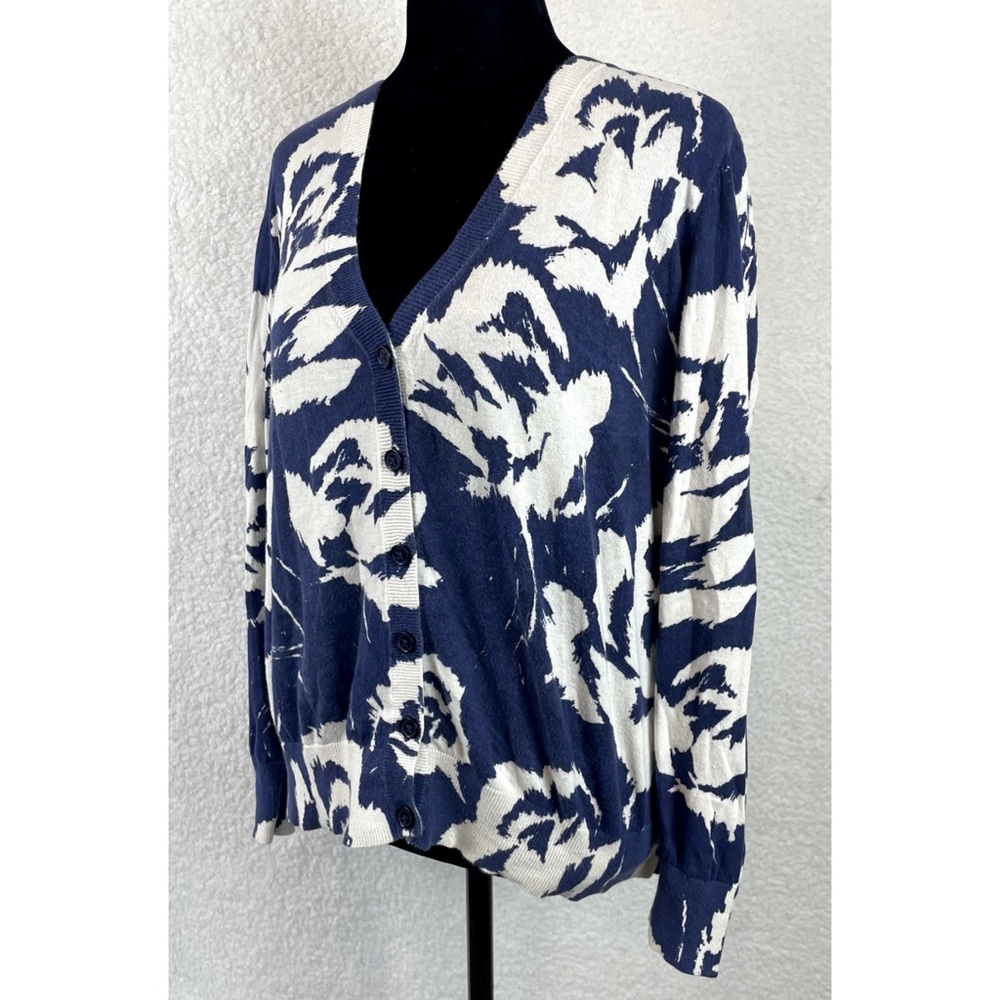 ST. JOHN’S BAY • Blue/White Floral Print V-Neck Long Sleeve Cardigan - Picture 6 of 16